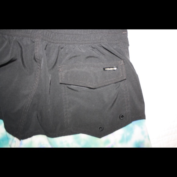 Boys Volcom Cinch Fly Board Shorts - Picture 9 of 9
